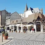 La Maison Du Gardien, Chateau De Lavenue *