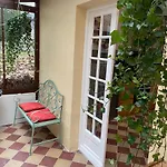 La Maison Du Gardien, Chateau De Lavenue Nyaraló