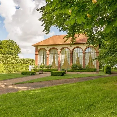 Holiday home La Maison Du Gardien, Chateau De Lavenue
