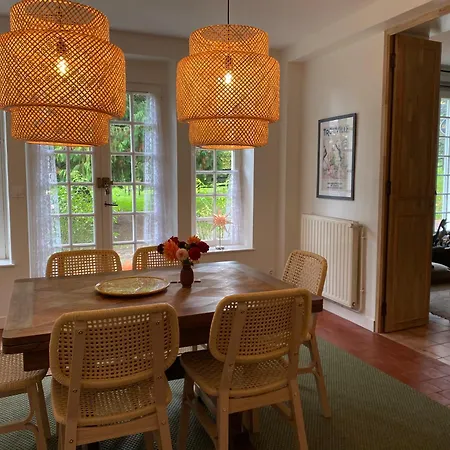 La Maison Du Gardien, Chateau De Lavenue *