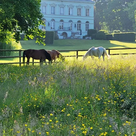 La Maison Du Gardien, Chateau De Lavenue *