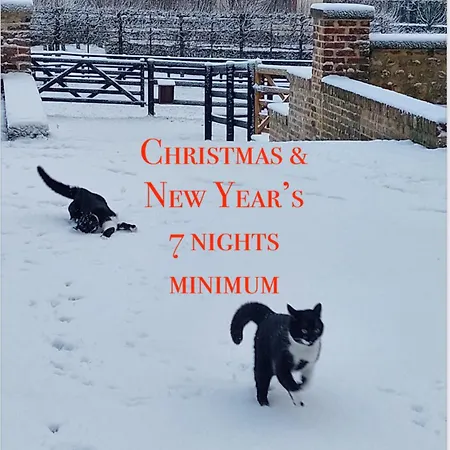 La Maison Du Gardien, Chateau De Lavenue * Pierrefitte-en-Auge