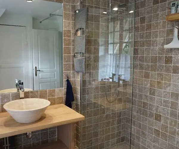 La Maison Du Gardien, Chateau De Lavenue Hébergement de vacances *