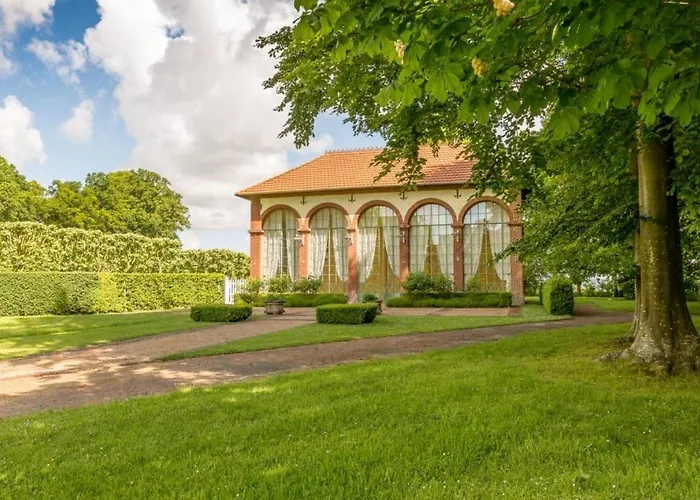 Сasa de vacaciones La Maison Du Gardien, Chateau De Lavenue