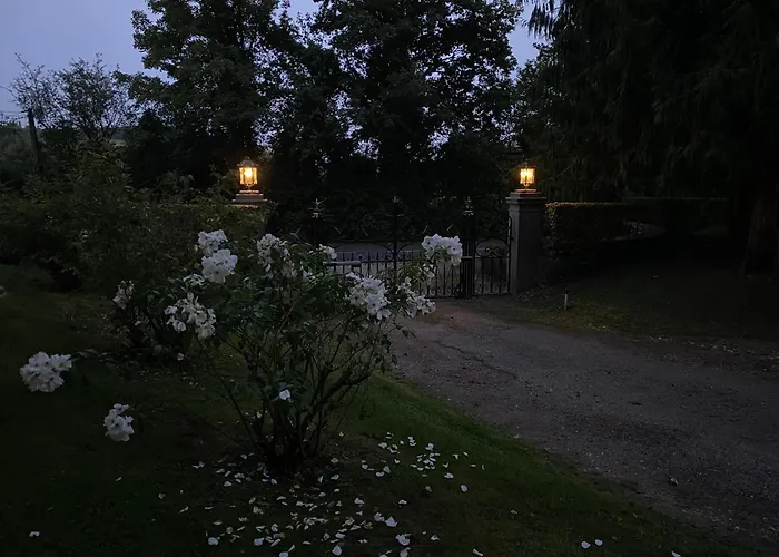 La Maison Du Gardien, Chateau De Lavenue Hébergement de vacances *