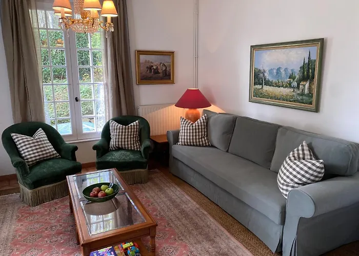 La Maison Du Gardien, Chateau De Lavenue