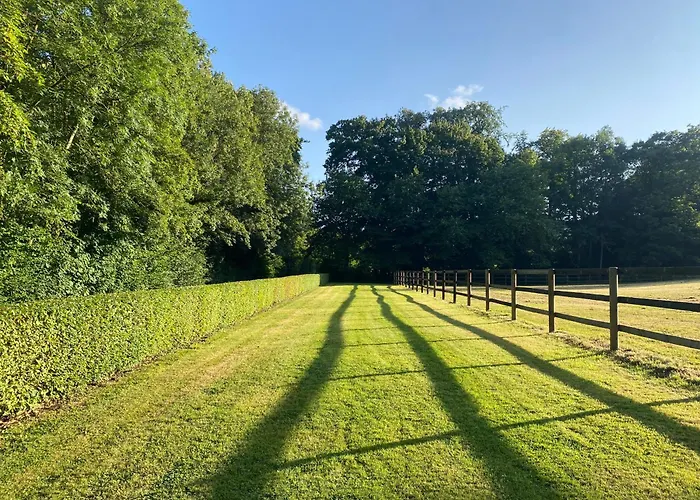La Maison Du Gardien, Chateau De Lavenue
