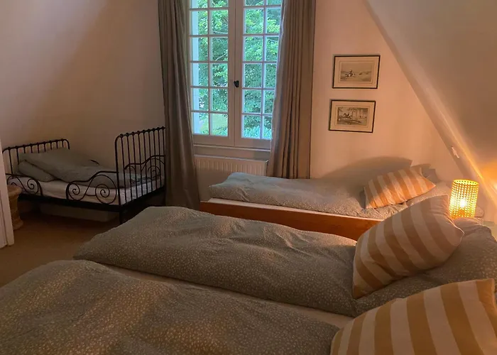 Hébergement de vacances La Maison Du Gardien, Chateau De Lavenue *