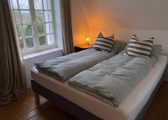 La Maison Du Gardien, Chateau De Lavenue