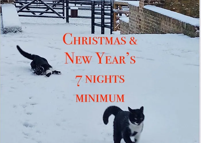 La Maison Du Gardien, Chateau De Lavenue * Pierrefitte-en-Auge